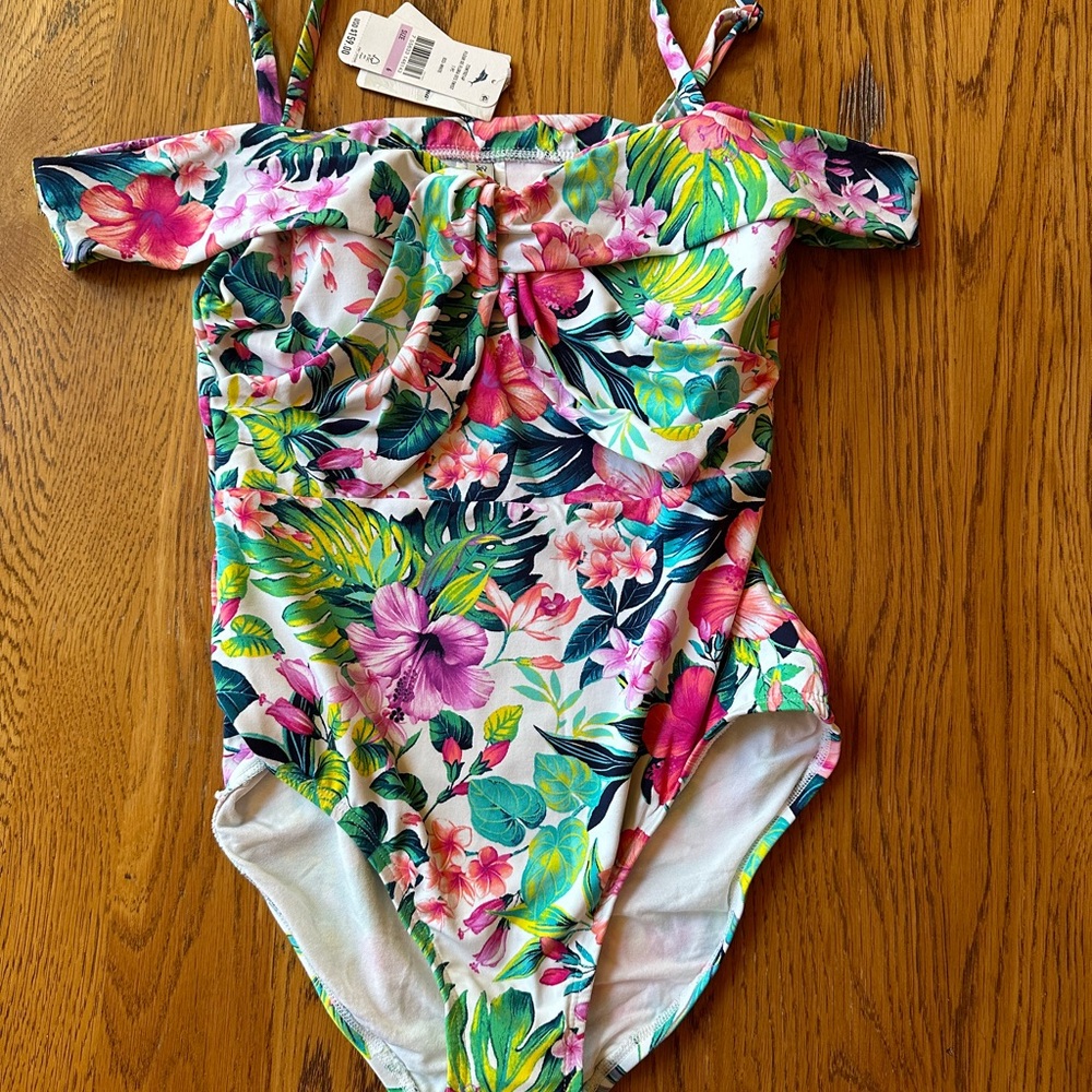 NEW WITH TAGS Tommy Bahama Size 6 floral one piece swimsuit